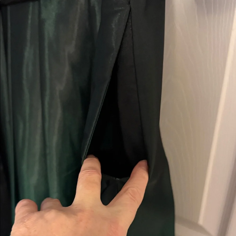 Chic Black and Green Long Sleeve Dress - Picture 7 of 7